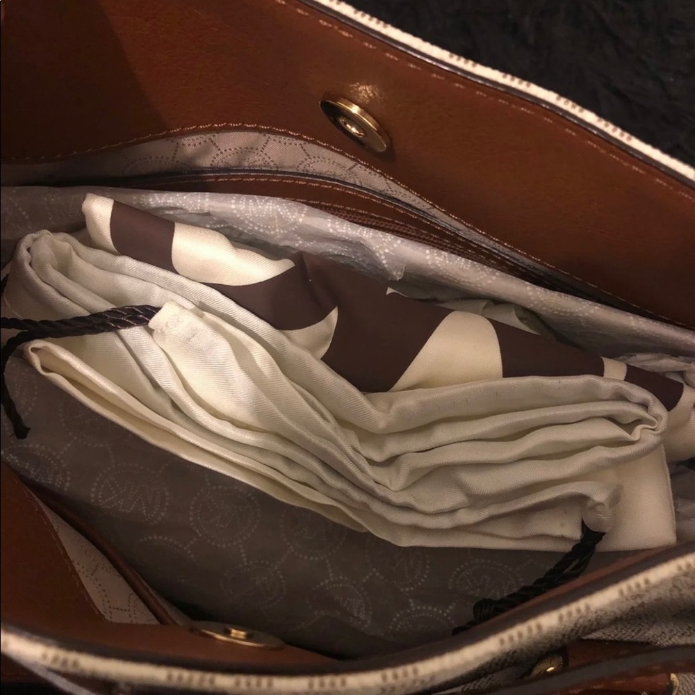 Michael kors bag - Picture 8 of 11